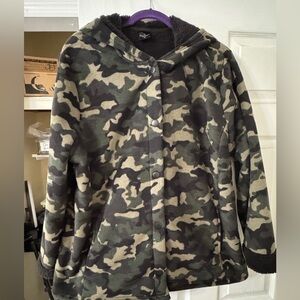 Cuddl Duds Snap Closure Camo Jacket.  PTP 25”+